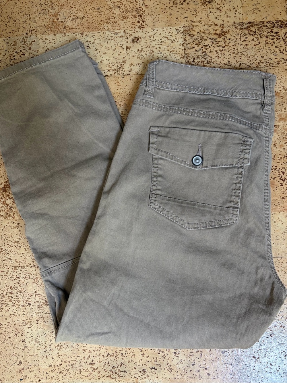 Women's Cropped Pants in Olive Taupe